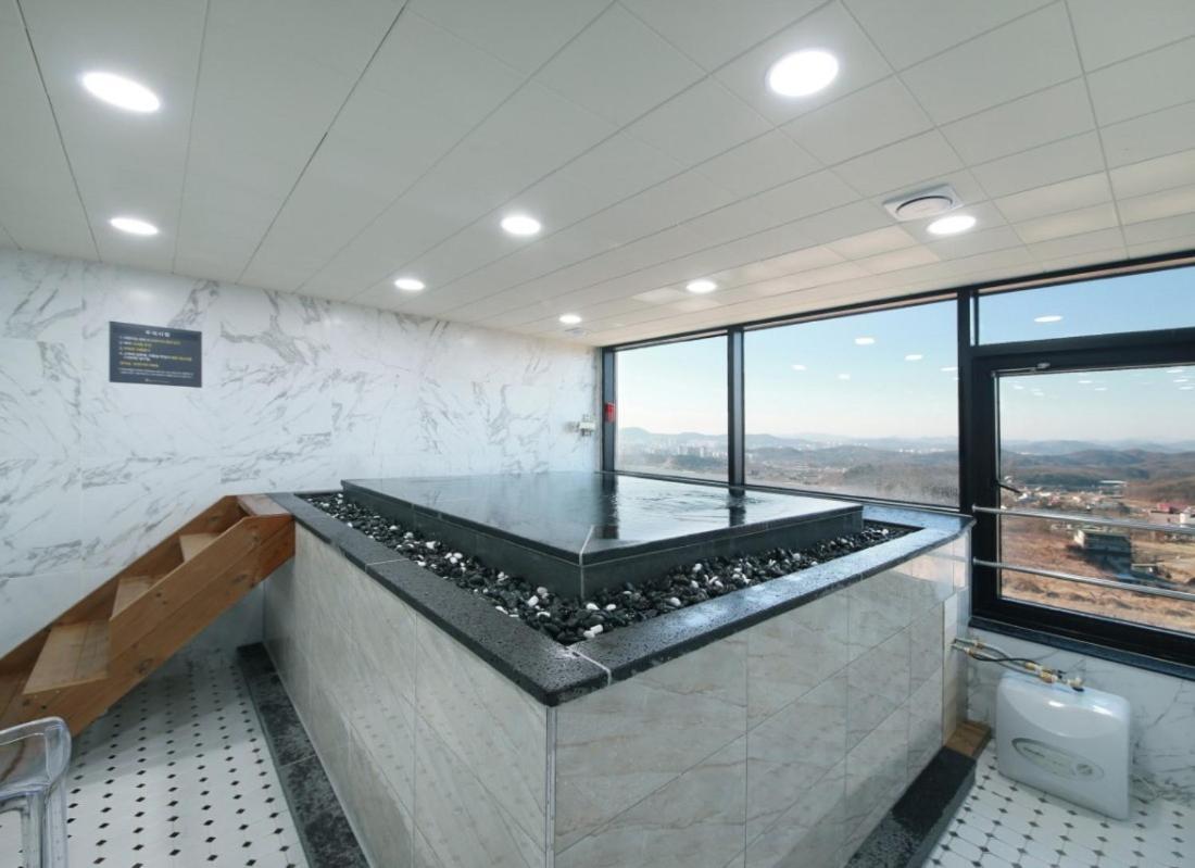 Wj Hotel Pool House Wonju Esterno foto