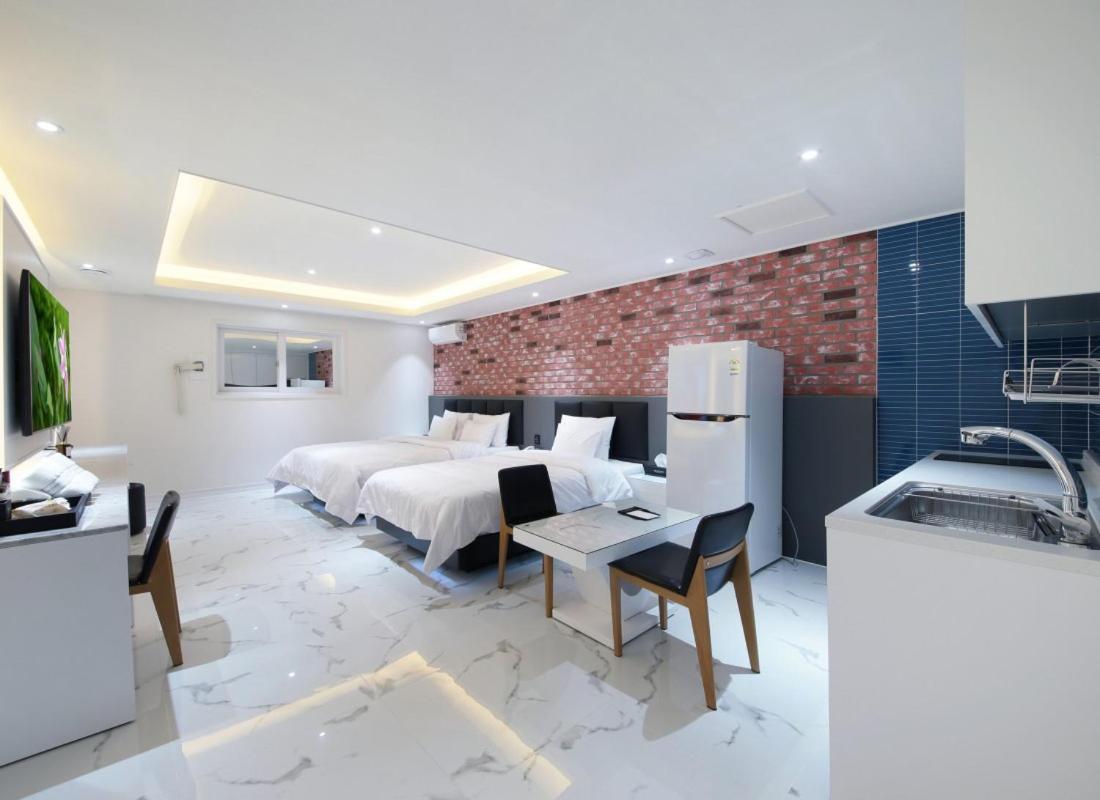 Wj Hotel Pool House Wonju Esterno foto