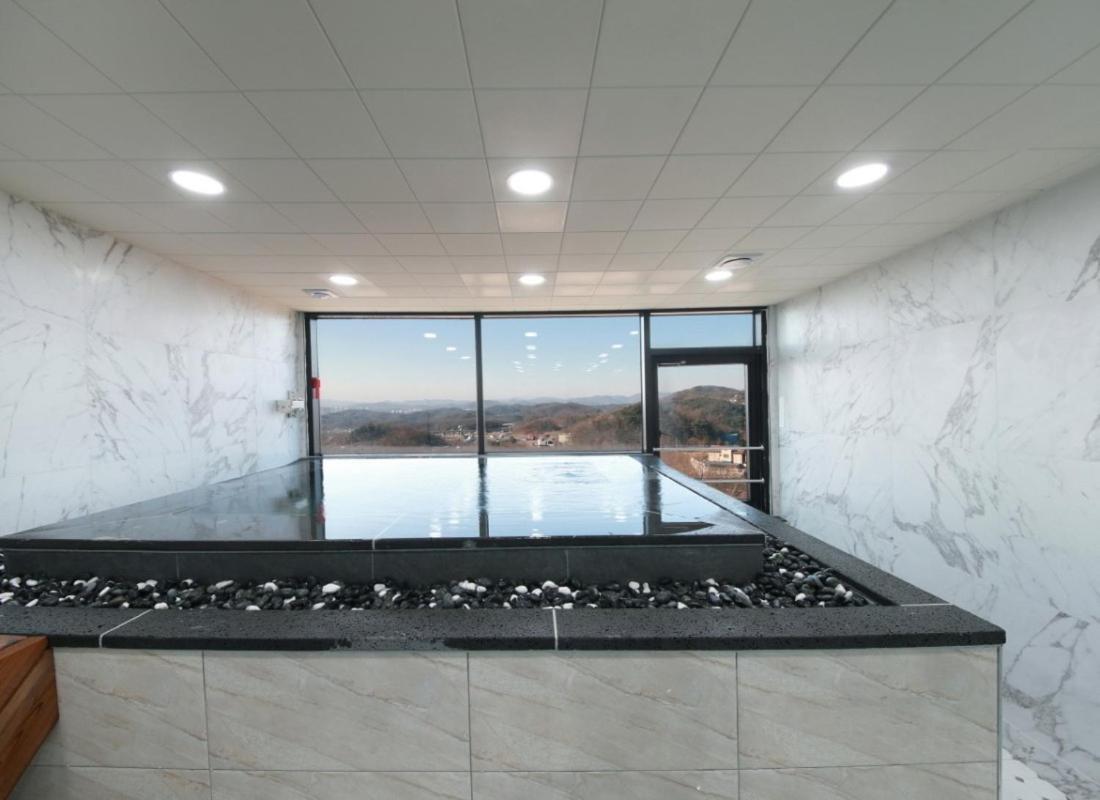 Wj Hotel Pool House Wonju Esterno foto
