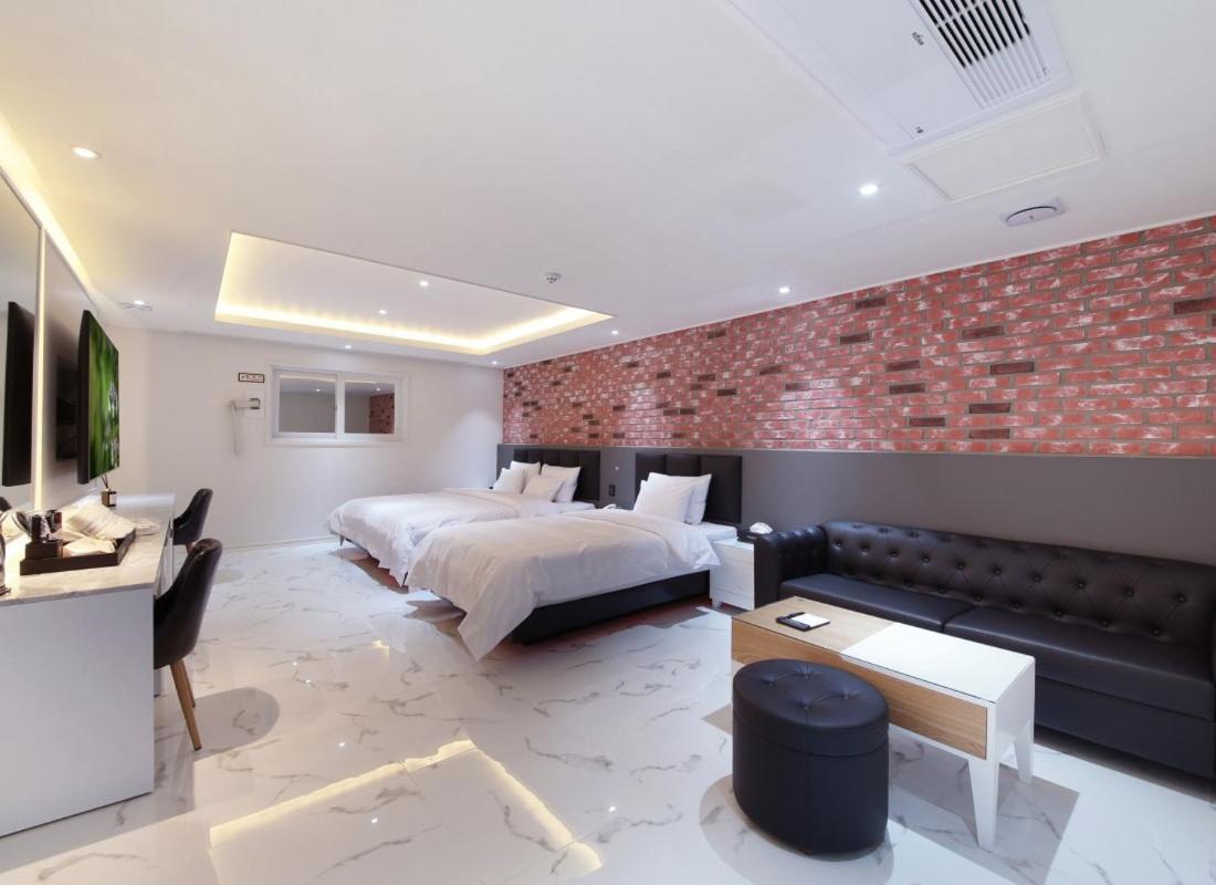 Wj Hotel Pool House Wonju Esterno foto