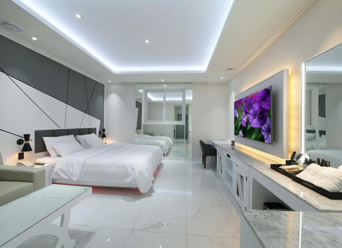 Wj Hotel Pool House Wonju Esterno foto