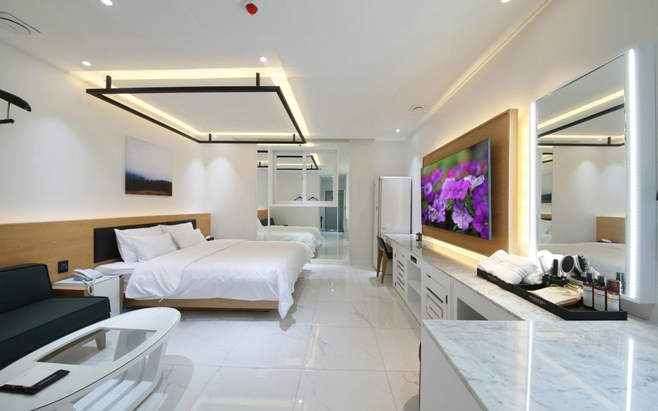 Wj Hotel Pool House Wonju Esterno foto