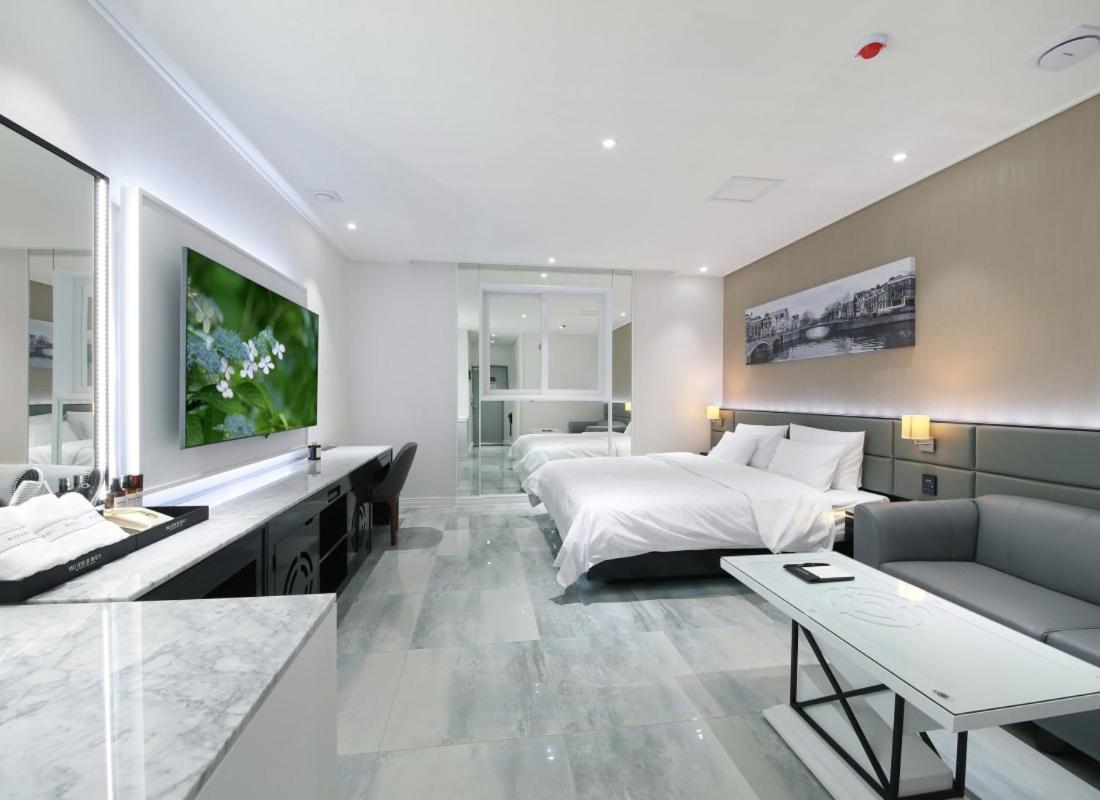 Wj Hotel Pool House Wonju Esterno foto