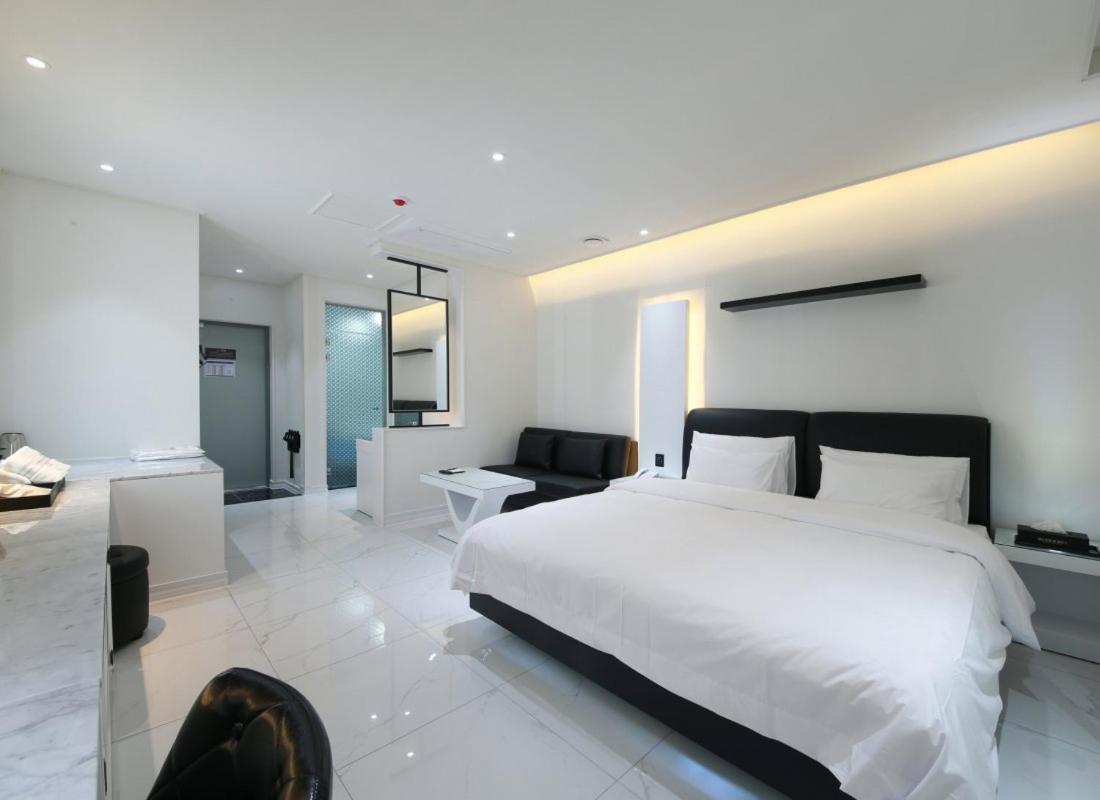 Wj Hotel Pool House Wonju Esterno foto