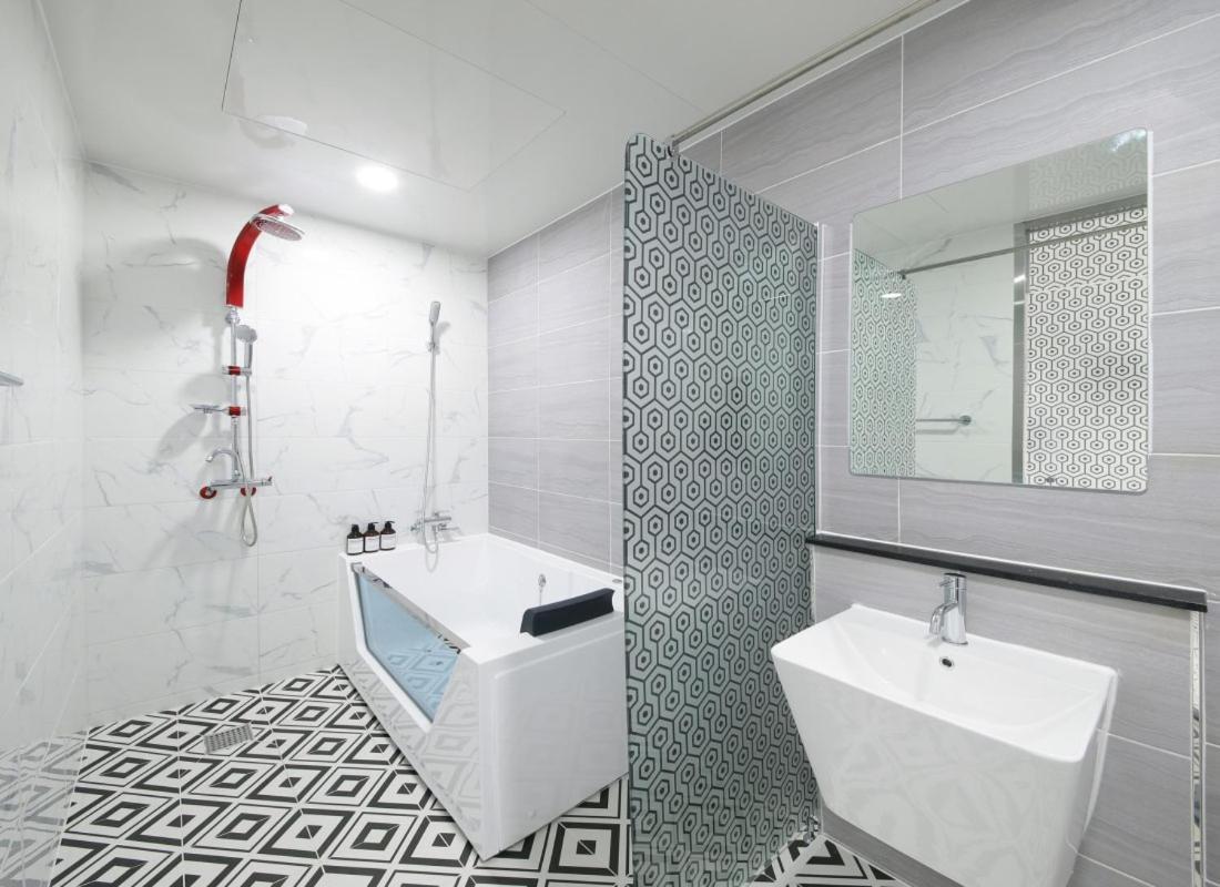 Wj Hotel Pool House Wonju Esterno foto