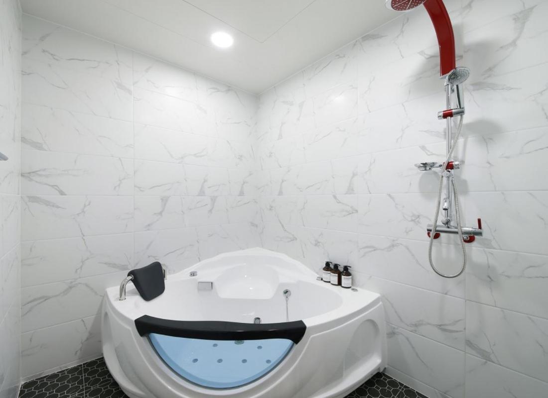 Wj Hotel Pool House Wonju Esterno foto