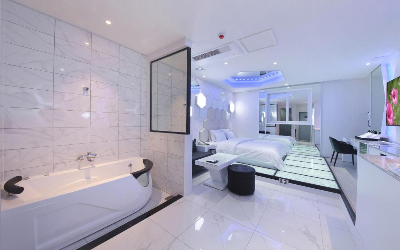 Wj Hotel Pool House Wonju Esterno foto