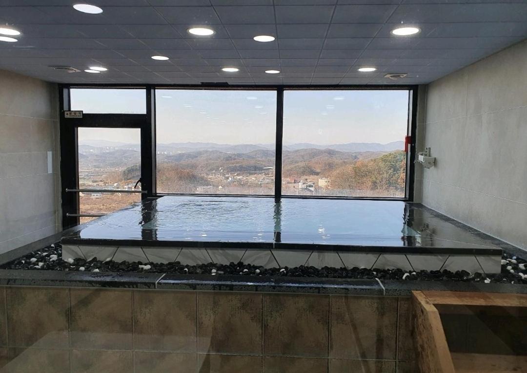 Wj Hotel Pool House Wonju Esterno foto