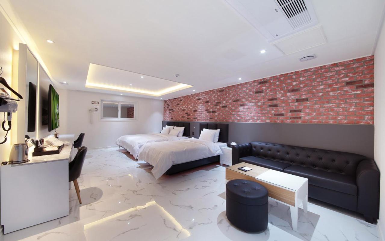 Wj Hotel Pool House Wonju Esterno foto