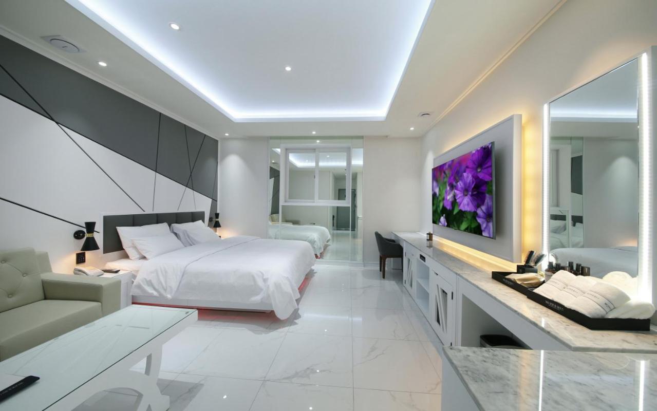 Wj Hotel Pool House Wonju Esterno foto